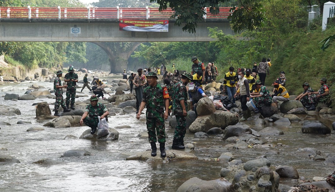 Koramil 06-01/Bogor Tengah Gelar Aksi Bersih Sungai
