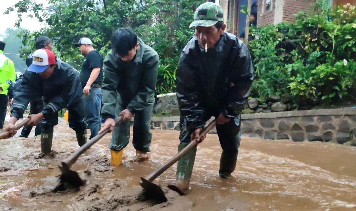 Banjir Bandang Landa Satu Kampung di Lembang