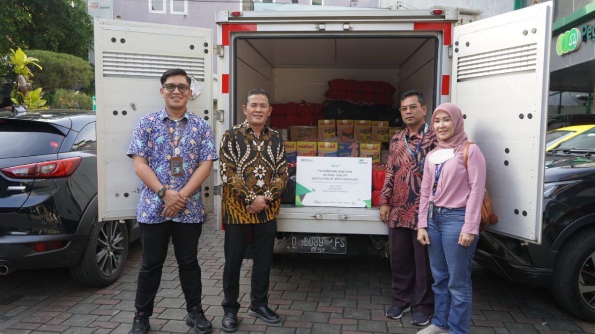 PT Pegadaian Kanwil X Jawa Barat Menyerahkan Bantuan Untuk Korban Banjir