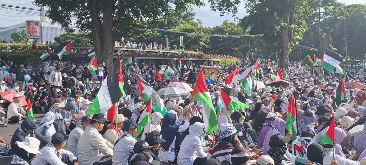 Warga Bersama Majelis Ormas Islam Jawa Barat Turun ke Jalan, Protes Genosida di Palestina
